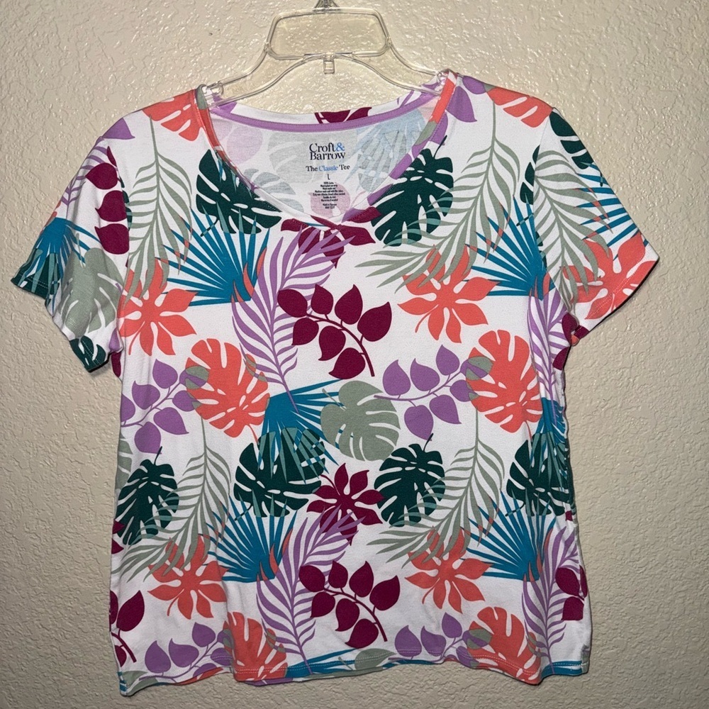 Croft & Barrow Women’s L Tropical Leaf Print V-Neck T-Shirt Short Sleeve Cotton